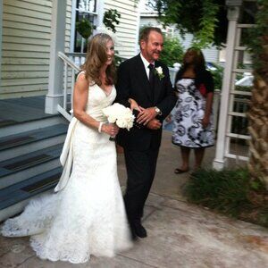 Vera Wang Wedding Dress, Size 4, Ivory, Prof Cleaned & Preserved